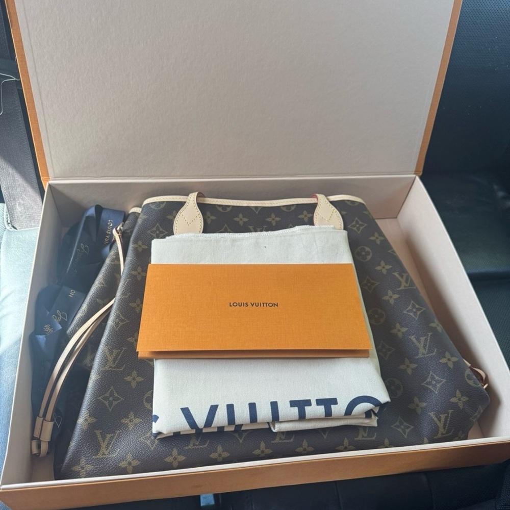 SOLD!!! Louis Vuitton Monogram Neverfull MM